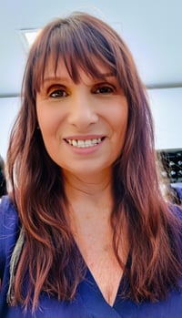Rachel Faro Headshot