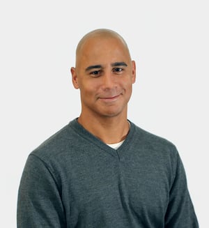 elliott peters headshot
